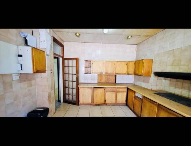 7 BEDROOM HOUSE FOR SALE IN KENSINGTON